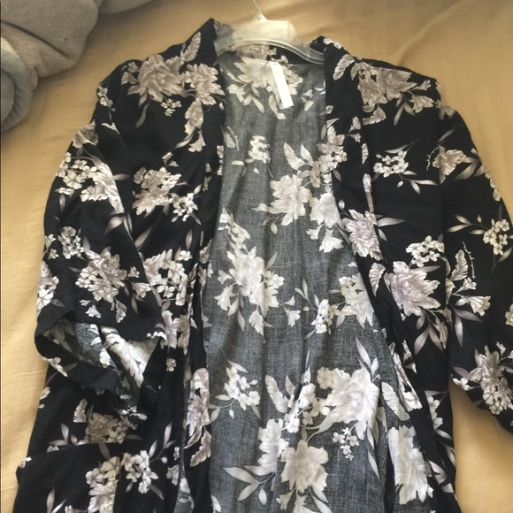 Spiritual Gangster intimates Black Kimono - Picture 1 of 3